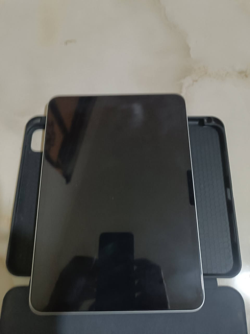السلام عليكم، للبيع جهاز iPad Pro M4 
الموديل: iPad Pro M4 (شاشة 11 إنش).

​الحالة: نظيف جداً جداً 

​صحة البطارية: نسبة البطارية 93% (أداء ممتاز وعمر طويل).

​الضمان: الجهاز رسمي وتحت الضمان لغاية شهر 11.

​الملحقات: الكارتون الأصلي مع كافة ملحقاته الرسمية.

​السعر: مليون دينار (وبي مجال بسيط للشراي ).

الموقع: النجف 

***********   لايوجد توصيل
