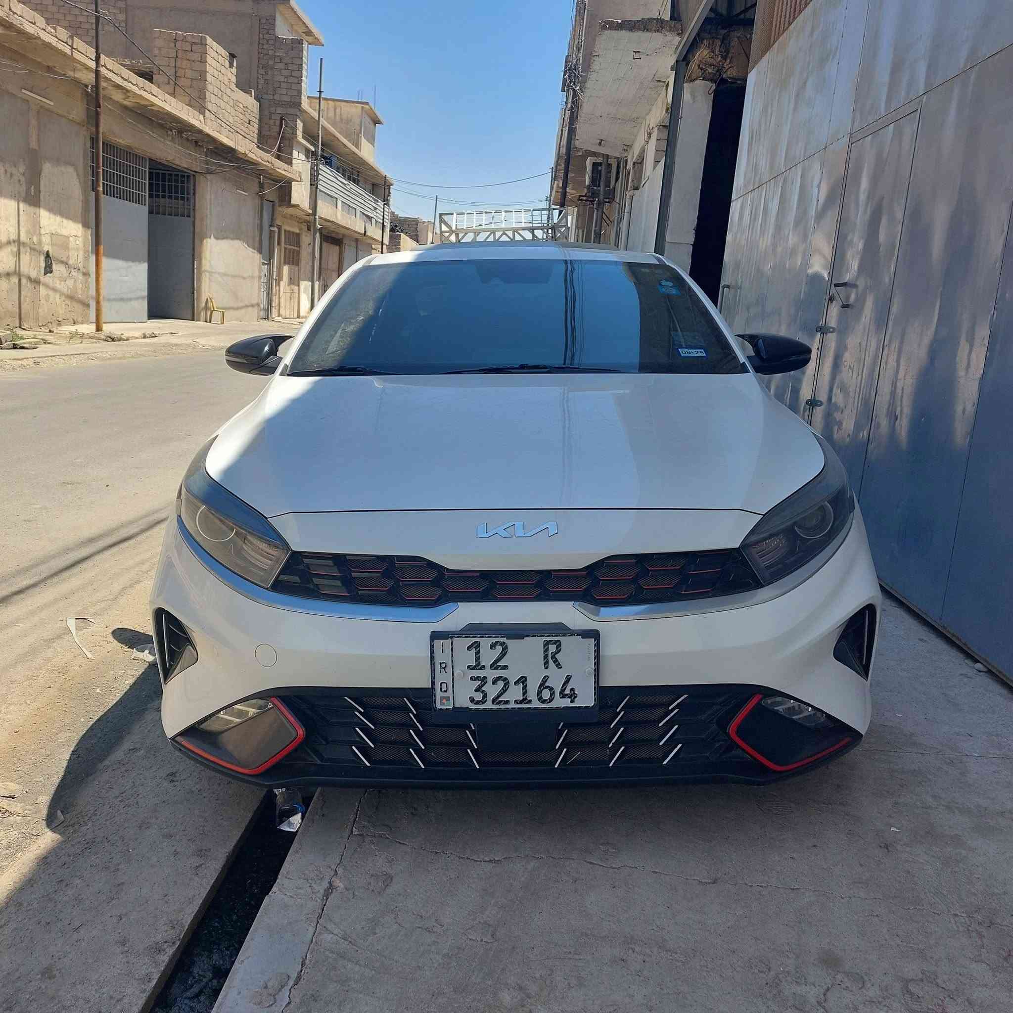 السلام عليكم 
كيا فورتي جي تي لاين للبيع السياره فول  مواصفات ١/١  
محرك  شرط٢٠ دوش وكير سيفيتي. ماشيه ٤١ 
السياره كود واحد الضرار بل بابين ومصلح ما مبدل بيها اي شي والصور الضرار موجوده مع السونر 
مكان السيارة موصل 
السعر ١٦٥ 
***********
