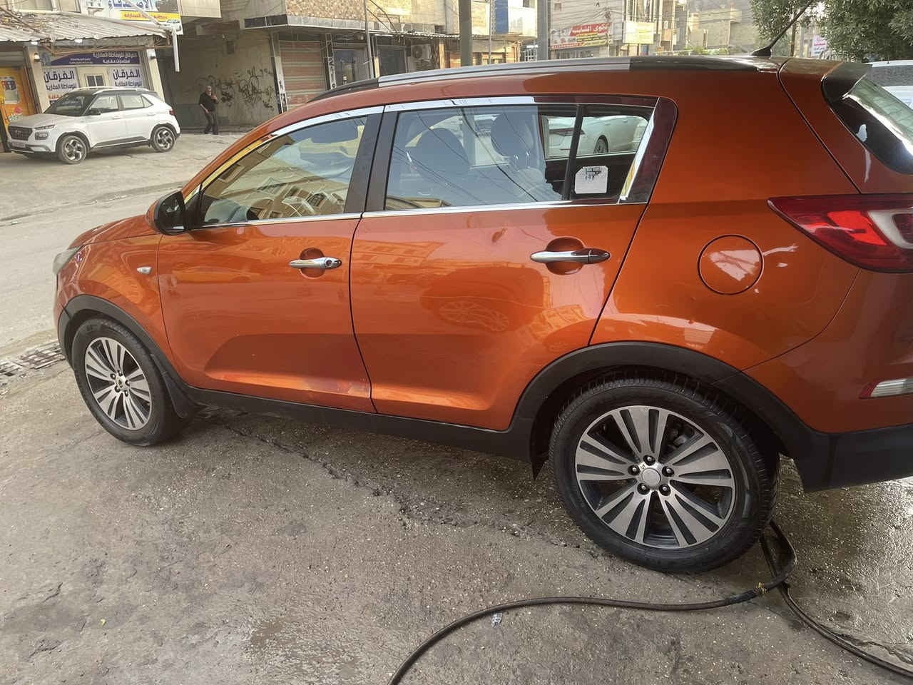 سلام عليكم مرخصة الادمن 
سياره للبيع 

سبورتج خليجي 2011 رقم اربيل الجديد باسمي السنويه تحويل ثاني يوم 
 مابيهه اي ضربه ولا حادث 
فقط صبغ جزء بسيط ب باب السايق الربع الاسفل بعرض اربع اصابع او واضح بدون ضربه فقط رش  
وهاهيه كلشي مابيهه فقط تكحيل باماكن صغيره وشخط بسيط 
مكينه كير تبريد خير من الله 
تخم تاير جديد 
حداديه جديده 
وسياره تخبل جاهزه ميكانيك كهربائيات 
السعر المطلوب 115 $ 

الشراي يتصل مكاني بغداد 
***********

مفتوح الخط او واتساب
