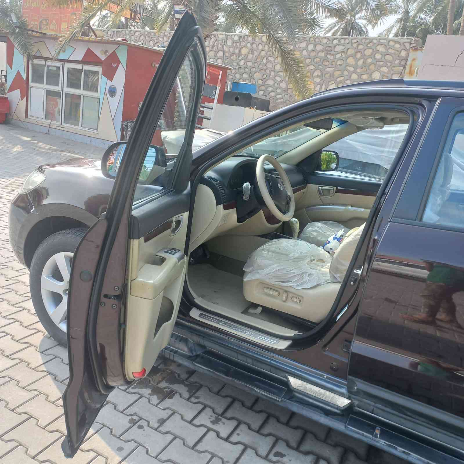 سنتافيا خليجي 10 بدون حادث بدون صبغ ٧راكب محرك ٦ سلندر 2700 لون كرزي رقم بغداد باسمي مكاني بغداد الشعب كامل مواصفات عدا البصمه الاتصال ***********
