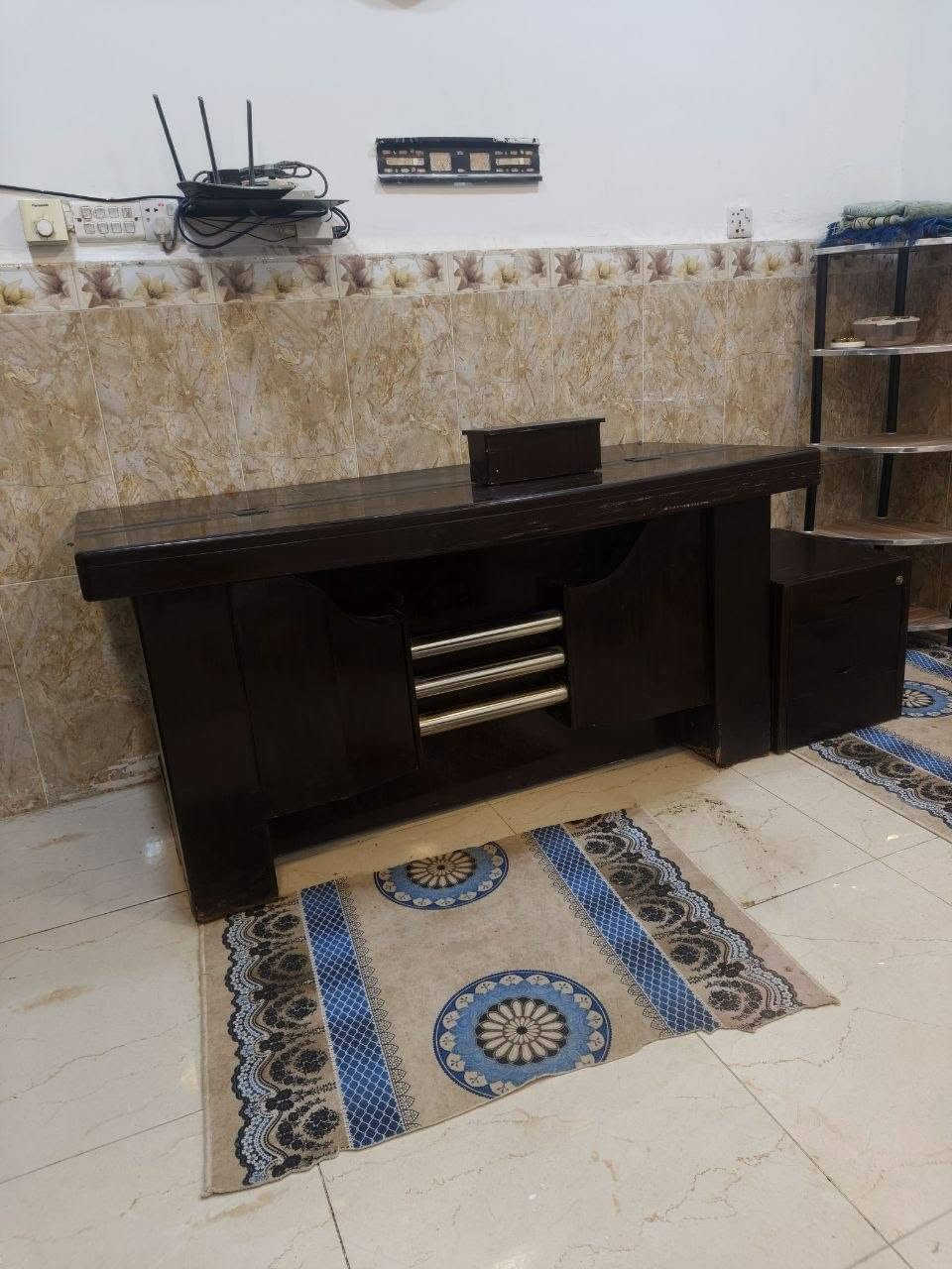 مكلف بالنشر ميز للبيع 3 قطع نضيف الرقم ***********
