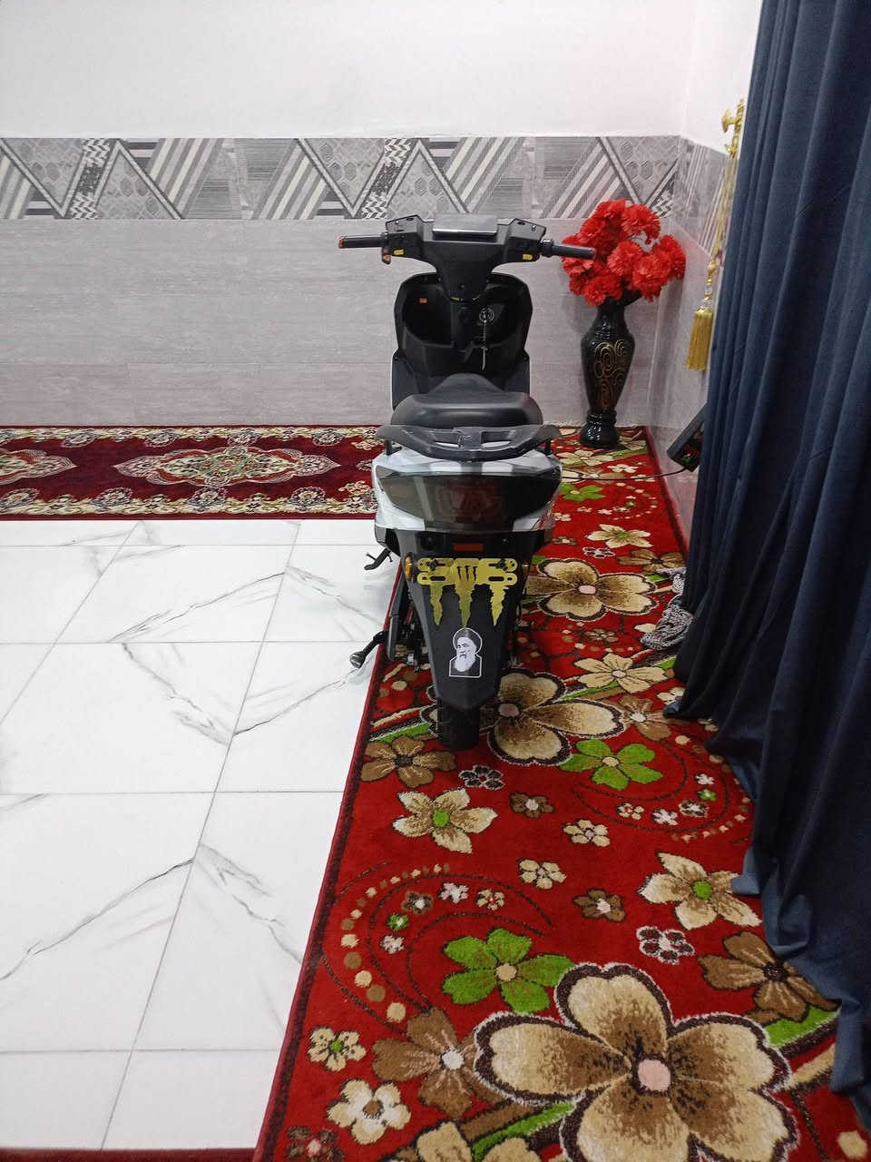 سلام عليكم دراجه شحن البيع
1_نوع الدراجه سكنس بطه
2_عدد الباتريان 5ستوني شادهن
3_تدعم نضام بك R
4_كلوبان عالي ناصي شاره يمنه يسره 
5_عدد النمر 4 السره 86
العنوان نجف كوفه قرب جسر المام علي 
الرقم *********** بي واساب
السعر 400 وبيه مجال حك الجيه
