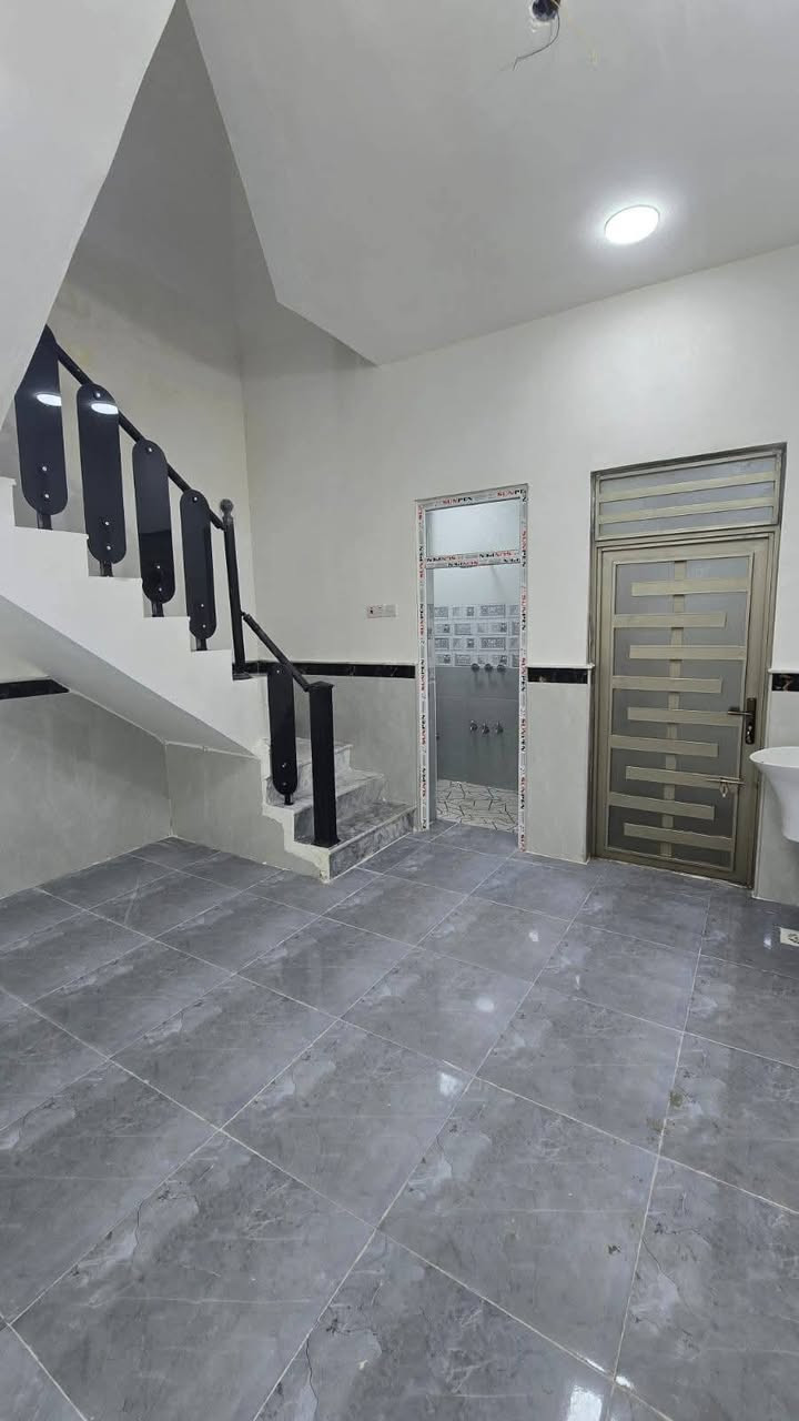 دار ١٠٠م مربع حي نهاوند الثانيه قرب المدارس طابق واحد شغل راقي جاهز للسكن
***********
