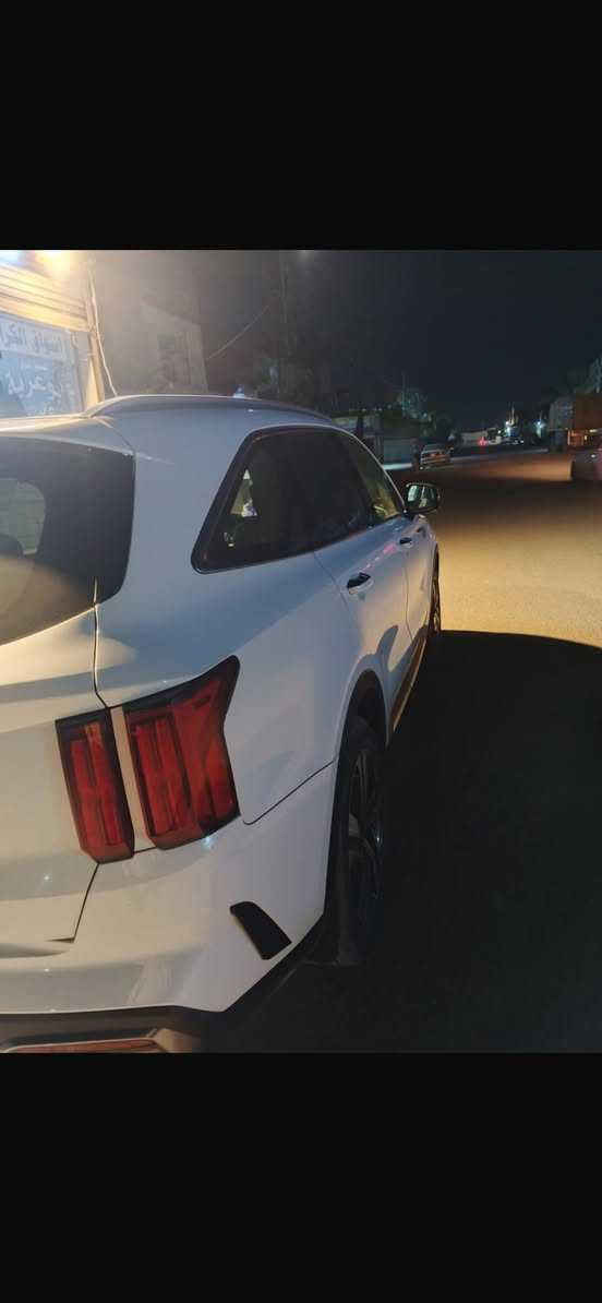 السلام عليكم ورحمة الله وبركاته من رخصت الادمن 
للبيع سورنتو موديل ٢٠٢٢ خليجي فول مواصفات 
ماشيه ٦٢ اخت اخت الزيرو كفاله عامه حتى الدعاميات مجرد بارد خفيف كلش موضح بل صوره 
والسعر ٢٧٥$ ورقه بغداد بسمي واعتذر على الاطاله هذا رقمي ***********
