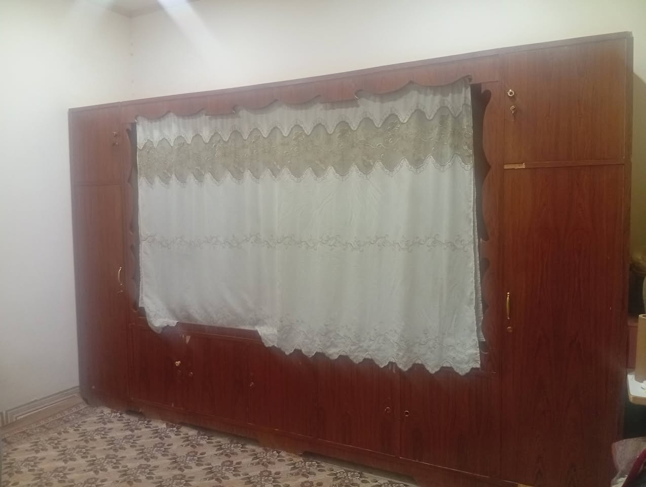 بــۆفـــرۆشـــــتن لــە ســـمود گــە ڕە کی ژاڵە
***********
دە سی دووی باران یە کە می بی ڕکابە ر 
لە کڕینی کە وانـــتــە رکــە وانتــە ری پاک مان دە وی کیــشە ی ســعر مان نـــییە
