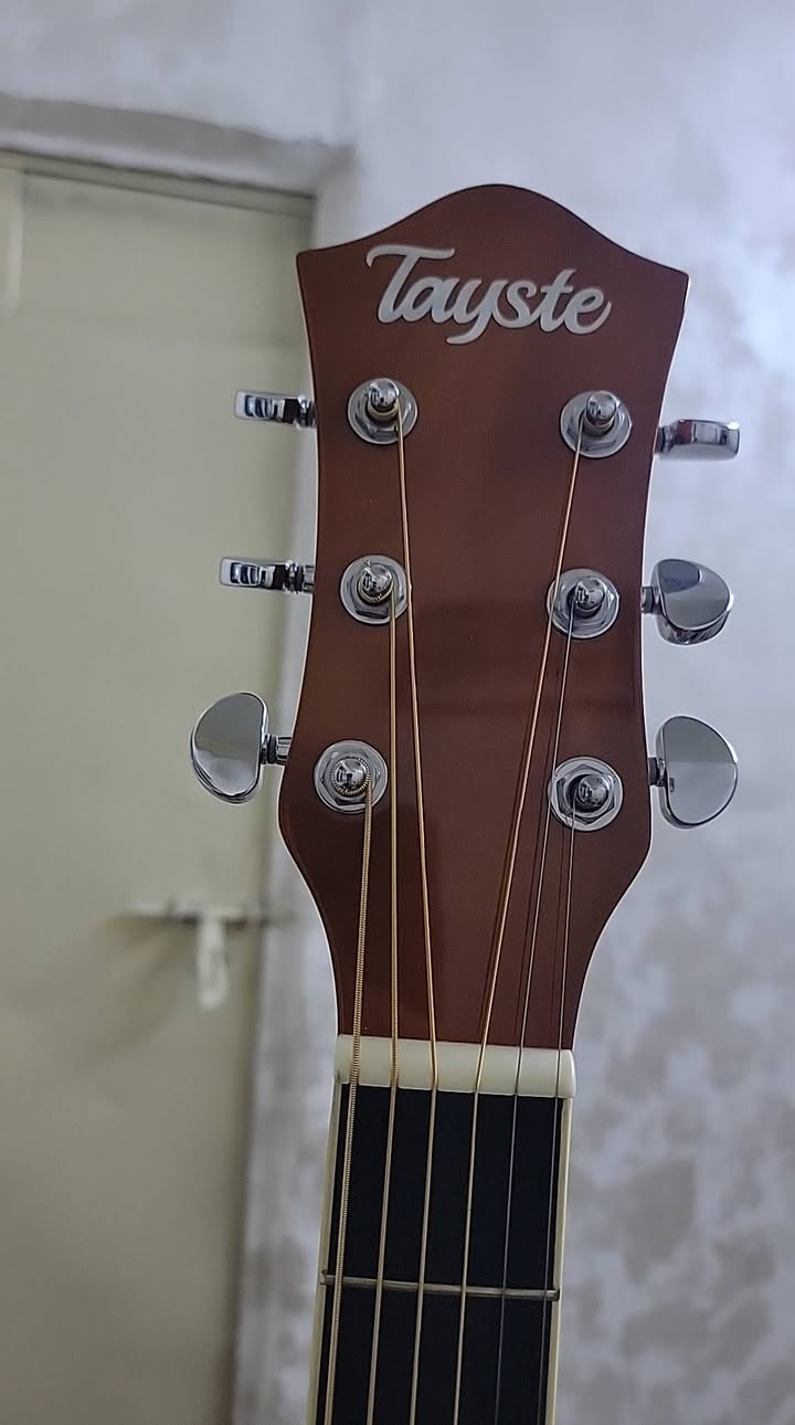 متوفر كيتار تايستي اكوستك

٢٠ فريت

روز وود فنكر بورد

اوتار ديداريو

لون صاجي
ارتفاع الأكشن ٢ ملم
كيرف احترافي
امتياز ياباني
جسر اوتار خشب مو بلاستك
تريد سماع صونه خاص

The beatles guard

يجي وياه ريش واوتار بدون حقيبة

السعر ١٥٠ الف فقط جديد


**إذا كنت صاحب هذا الإعلان وتريد حذفه لأي سبب، رجاءا أرسل رسالة إلى الدعم الفني**