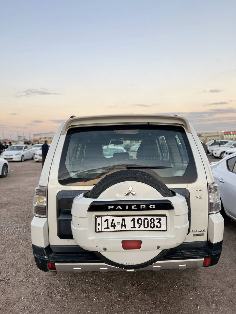 باجيرو 2009 حبتور
 فول مواصفات
 سيارة خليجي 
مبدل الجاملغ الايمن واكو بارد بسيط بالجاملغ الايسر وبالباب
السياره جديده مال جناي 
فورويل 
 كشن كهربائي
 اشارة بل مري شفط 
تحكم ستيرن  
فتحه 
ثلاجه
تبريد ثلاث قطع 
حساسات خلفيه 
 تخم تاير 
كير مكينه خير من الله 
سياره جديده لوك محرك 6 المرغوب
السعر 115
***********
