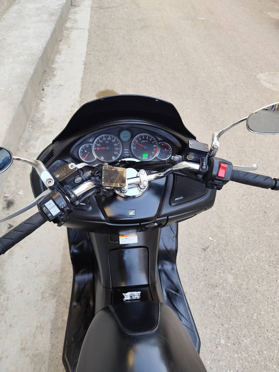 السلام عليكم شباب دراجه (0/9) كرستال 7كير 4تحويلات جهاز انذار كاميرات دراجه كامله وما بيها كل نقص محرك مكفول مكاني بغداد
للاستفسار ***********
