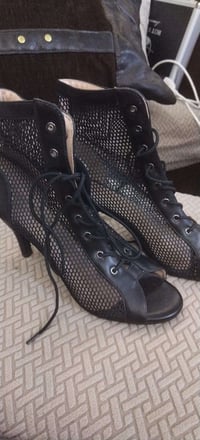 حذاء • جديد • قياس ٤٠