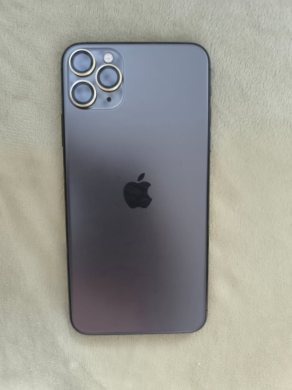 ايفون 11 برو ماكس
البطارية 80 
الذاكرة 256
الجهاز وتر 
مكفول من كلشي 
رقمي *********** 
غير أتواجد ع فيس
