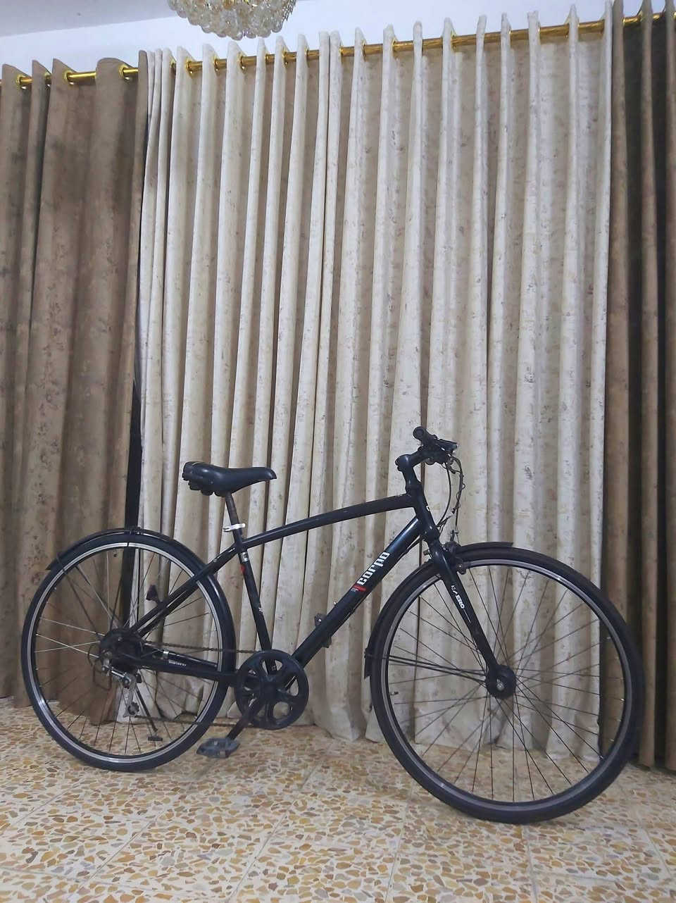 دراجة نوع 700c ماركة CORPO ياباني نظافة 95/% اخت الجديد 

السعر 100الف وبي مجال 

(العنوان/بغداد/البلديات)) رقم الهاتف ***********
