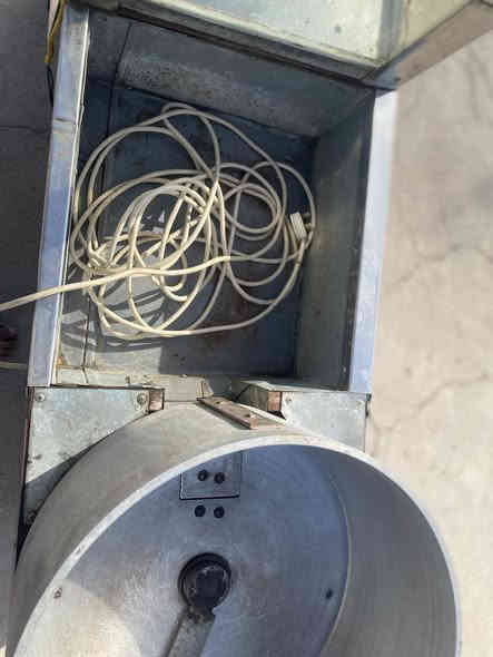 مكينه حب شمسي لبيع تفصال وحلوه 

جدر حجم كبير جام خانه كبير ونظيفه 

سعره ب400 وبيه مجال مكاني البصره 

الزبير حي شهداء /رقم /***********
