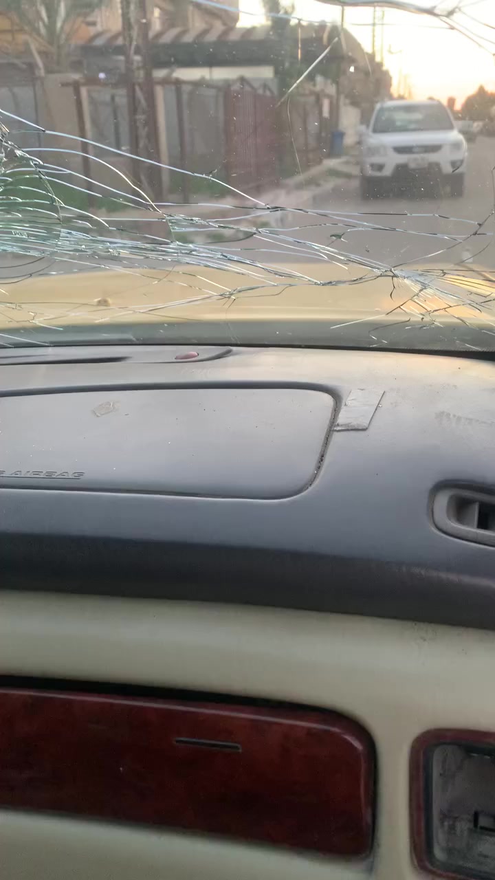 السلام عليكم ملكة للبيع كصتين جنطة وقمارة  سيارة شغالة محرك كلشي مابي بس حادثه مثل ما موضح وهية بيه حصة قمارة يعني تكصه وتبدله رقم الماني وكالة ثاني يوم داخله نضيف جماعت ٢٠ وجوه ليتعب روحة ويتصل عليه هيئة ٢٠٠ مكان السيارة بغداد الشعلة واتساب ***********
