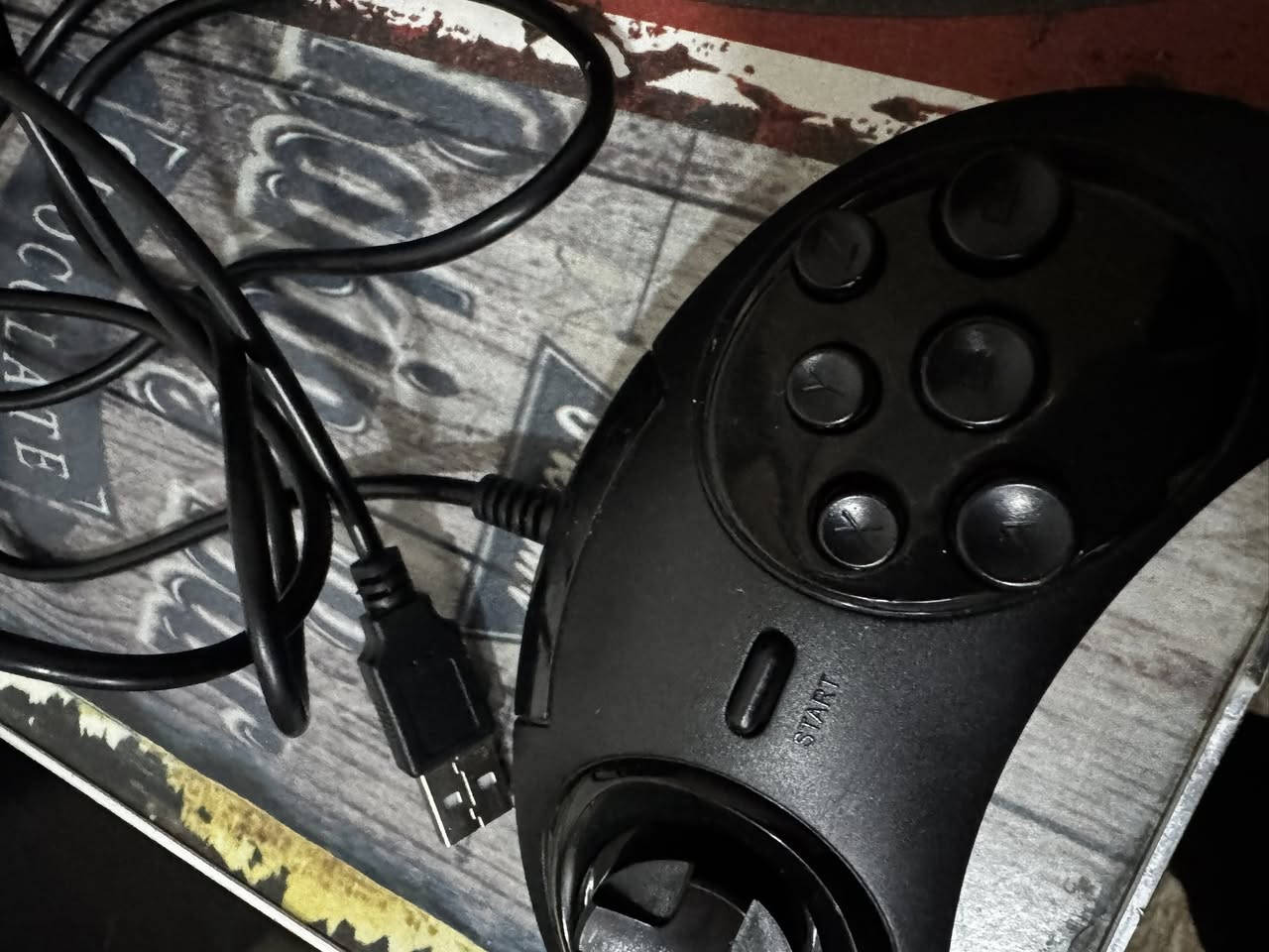 جوستك xyz . منفذ usb . يرهم عالحاسبة وايضا على السيكا مني او اي جهاز سيكا منفذ usb . السعر ٢٥ . ***********
