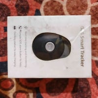 متتبع GPS • زر SOS • قاعدة شحن