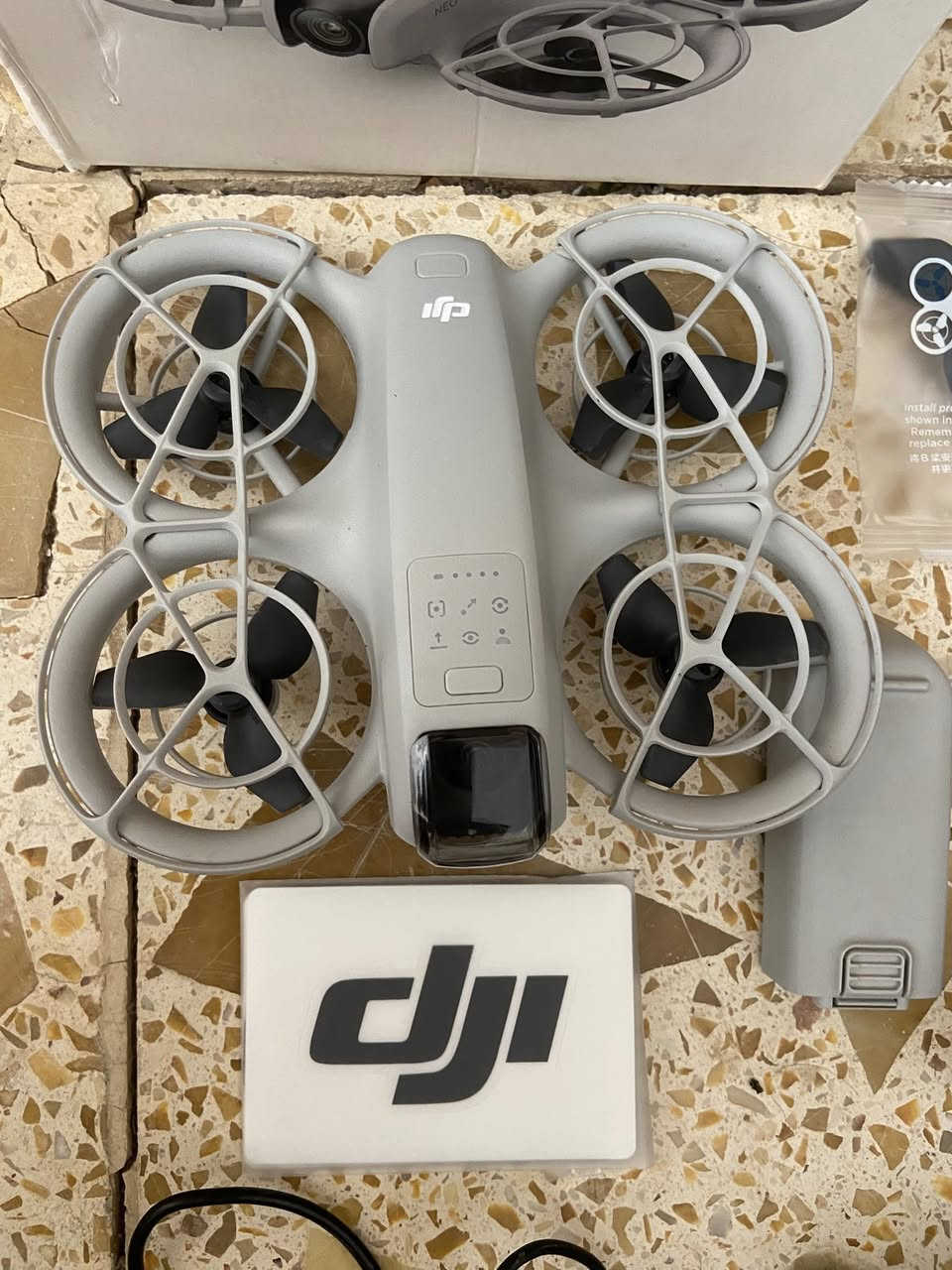 سلام عليكم DJi نيو مطيرها اربع مرات ومثل مشوف ملحقاتها وتصويرها كدامك تفيد اهل المواكب 
سعرها ٥٥٠ وبيها مجال توصيل ما عندي تريد توصيل تحول فلوس يلا اطلعها توصيل مكاني نجف مشخاب تجيني اهلاً بيك 
رقمي ***********
