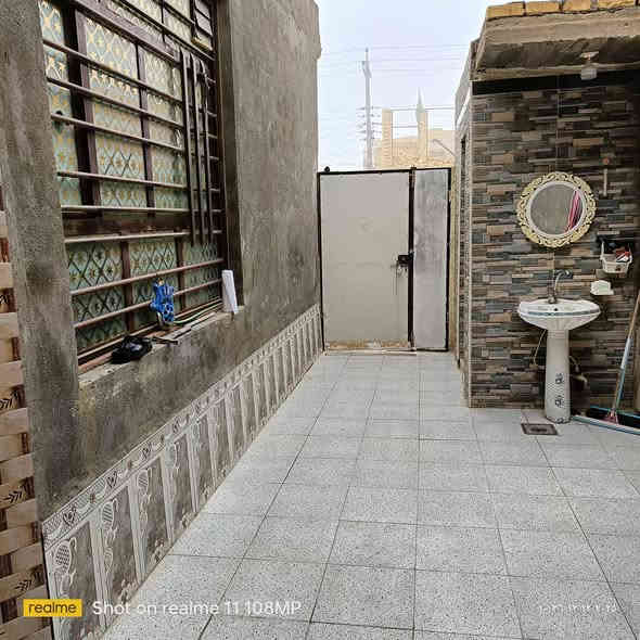 سلام عليكم بيت بحي لعباس طابو شارع محمد ابو سناسل شارع 30 بيت جديد قاطين مساحته ميه وخمسه و عشرين كونكريت طابوك مطلوب سكان 30مليون اي استفسار***********بيع مستعجل
