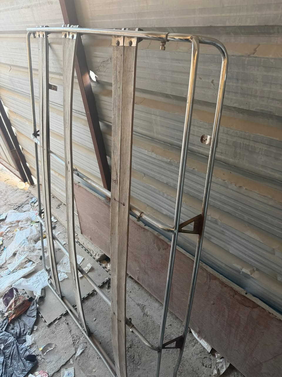سيبايه حيدر سحاره مو مثل هذن الجدد حديدهن فاشل، حديدها نظيف فقط بيها زنجار ويطيح ويرادلها خشبات رايدها 50 الف وبيها مجال قليل مكاني حيانية


**إذا كنت صاحب هذا الإعلان وتريد حذفه لأي سبب، رجاءا أرسل رسالة إلى الدعم الفني**