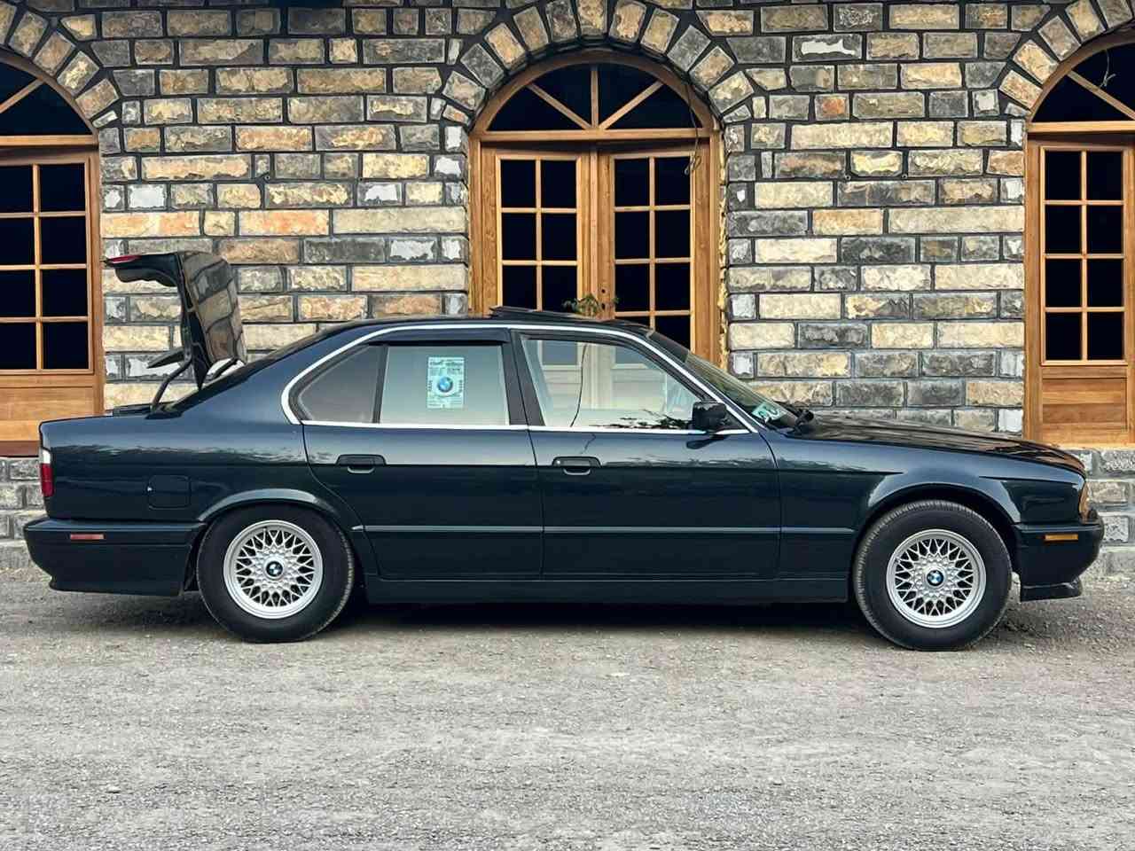 السلام عليكم
BMW 1990i
بيها طخة جاملغ خلفي بدون دواخل صبغ عام جمالية 
525i اصل 
كير عادي 
سلايت 
تبريد 
صدر جديد 
باتري جديد 
تايرات جديد 
كير ومحرك بشرط 
رقم سليمانية باسمي تحويل ثاني يوم 
السعر 60 
*********** 
ديالى-خانقين 
الشراي يتصل ويدلل
