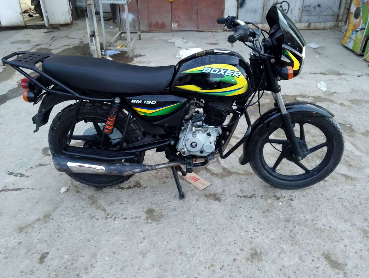 بوكسر موديل 2022 وراق سكنر  نضيفة جدن مابيهة نقص محركهة خير من الله سعرهة مليون الشراي يخابر مكانهة بغداد***********
