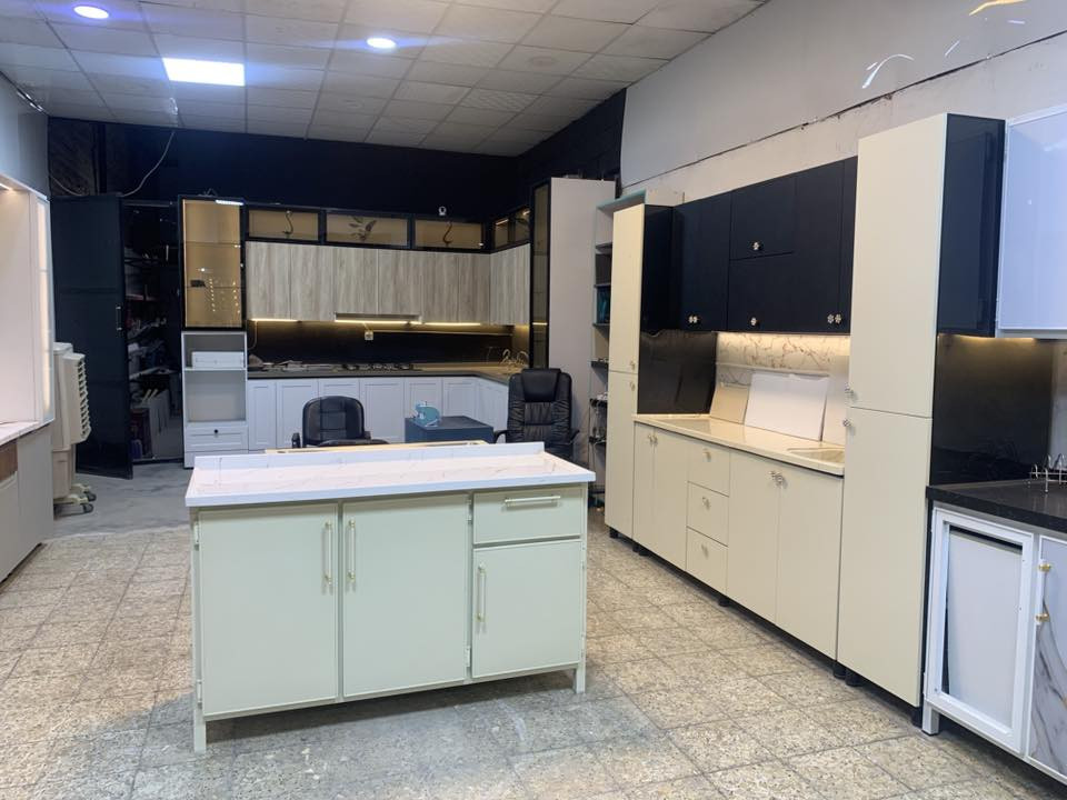 السلام عليكم 
معرض ومعمل جاهز من كلشي كاونترات وميوزة وكتر وعدة شحن مفرازة حفر بيبان مع بعض المواد 
يعني جاهز كلشي متصرف مع مولد كبيرة كاز علية موقع حلو ع الشارع 
العنوان النجف حي السلام قرب ابو الدجاج 
السعر واي تفاصيل اتصال او خاص 
***********
