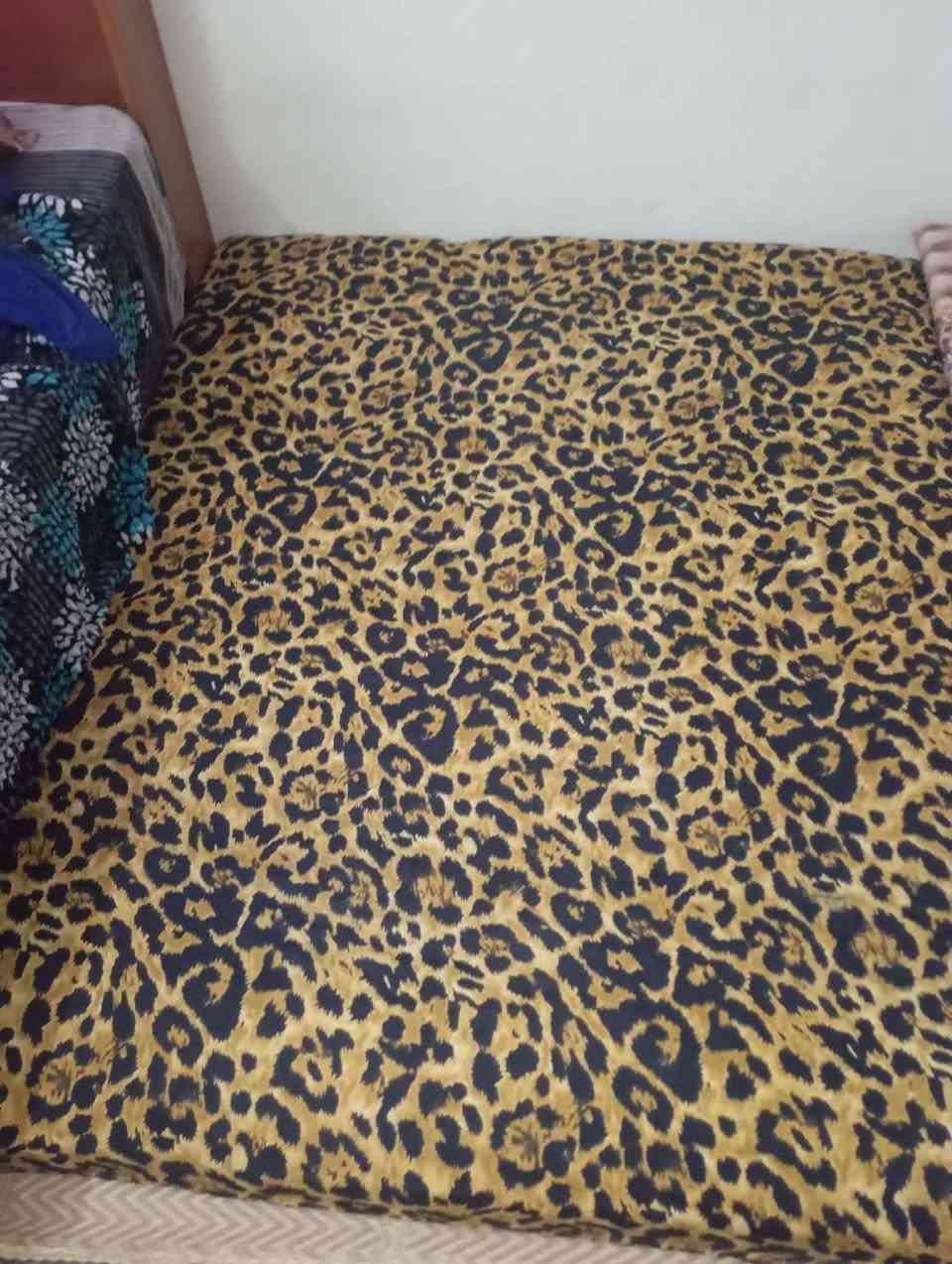 دوشك مال تخت درجه اولى مكاني ايسر حي الكرامه السعر 30 وبي مجال شيء قليل اللي يحب يجيى خاص لو يتصل  ***********
