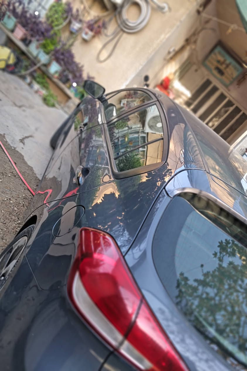 فورتي هاج باك كير عادي فول مواصفات مكينه 1800
السياره نضيفه  سعره 78 وبي مجال  
***********
