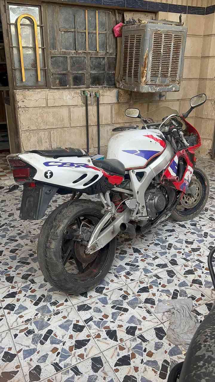 السلام عليكم
هونده 900
محرك وكير كفاله 
عنوان بغداد الشعب يم الصيطره القديمه 
***********
تفاصيل خاص موجود
