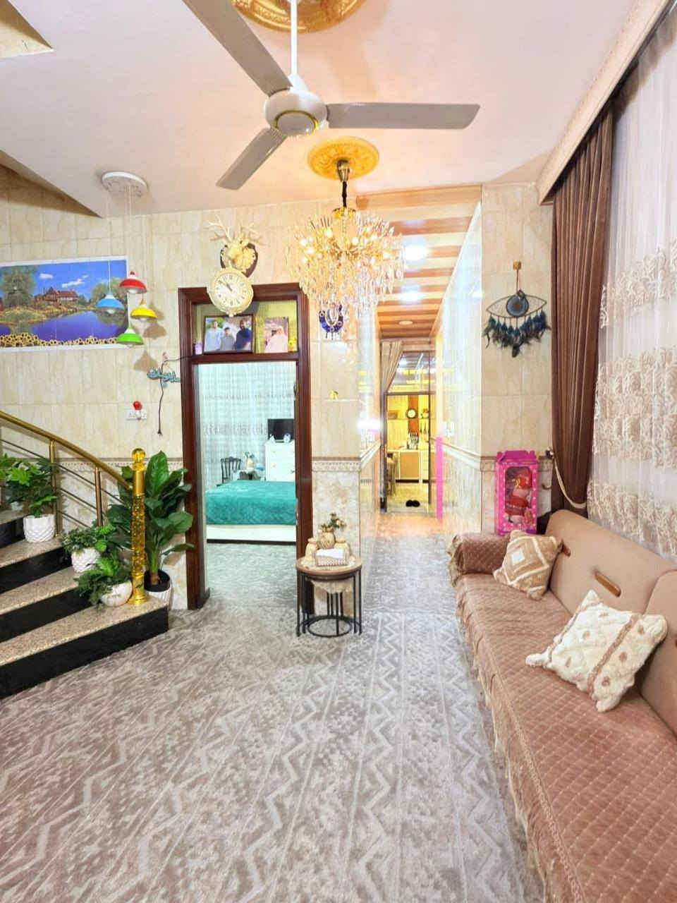 🏦دارللبيـــــــــع   قرب #هـوم_سـنتر 
___________
المساحــــــة // 175  متر    واقع الحال 200م 
___________________
 #الطابــــــــــــــق #الأرضـــــــــــــي
1 غرفـ نوم وهول وصـاله وكراج 4 سيارات 
ومطبخ وباقي الملحقات 

#الطابق_الثـاني شقق عدد 2
 2غرف نوم وهول وصحيات 
__________________
الـسـعر خـاص 

___________________💲

#مكتـــــــــب   🏛️الــقنـد لـلـعقـار 🏛️

#الكائــــــــــن

 🌳  شارع_الكرامة المشجر🌳 _مجاور مجمع السرور 

       *********** 

*********** 
_____________________________________________
