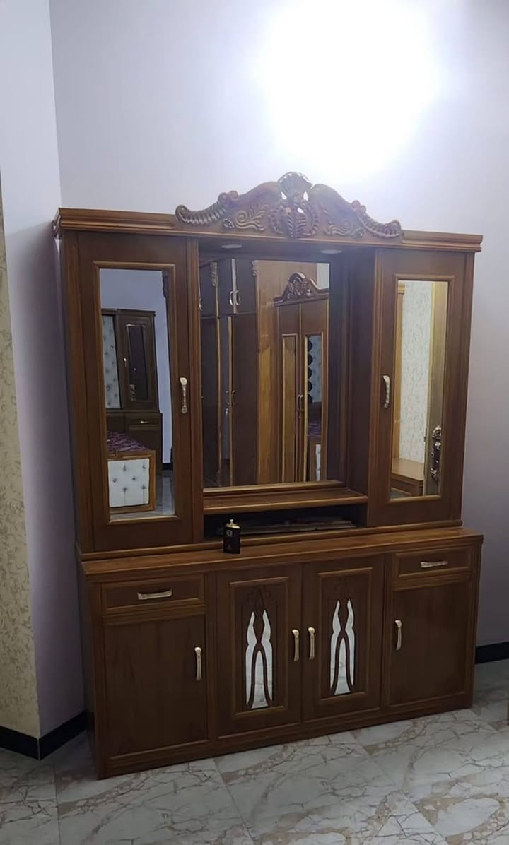 السلام عليكم ورحمه الله وبركاته
غرفه نوم صاج احطاطه 5 قطع كلش نضيفه
الكنتور 6 ابواب ملحق
الجربايه مع الكومديات
مع زاويه ملابس
جزامه احذيه
السعر مليون ونص قفل
للعلم اني مسويها ب 3 ملايين
لتواصل رقم الهاتف
*********** ابو علي
مكان الغرفه الخالديه ابو فليس
