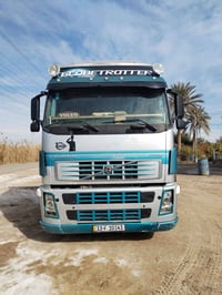 للبيع فولفو ٢٠٠٣/محرك ٤٦٠/كير أوتو ماتيك/شاصي طويل سنكل بلادي/بدي سبعه...