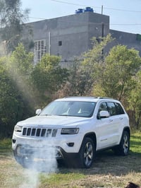 تحيه طيبه جيب گراند شيروكي موديل 2014 .5.700 السعر 195 وبيها مجال  وار...