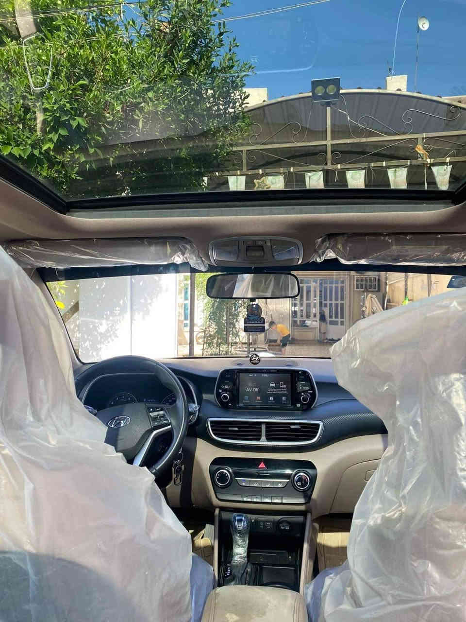 السلام عليكم
توسان 2020
محرك 2000دوش
لون زيتوني مميز رقم بغداد 
سياره وارد خليجي بنروما 
باسمي السياره 
230وبيه مجال بسيط 
***********
***********
