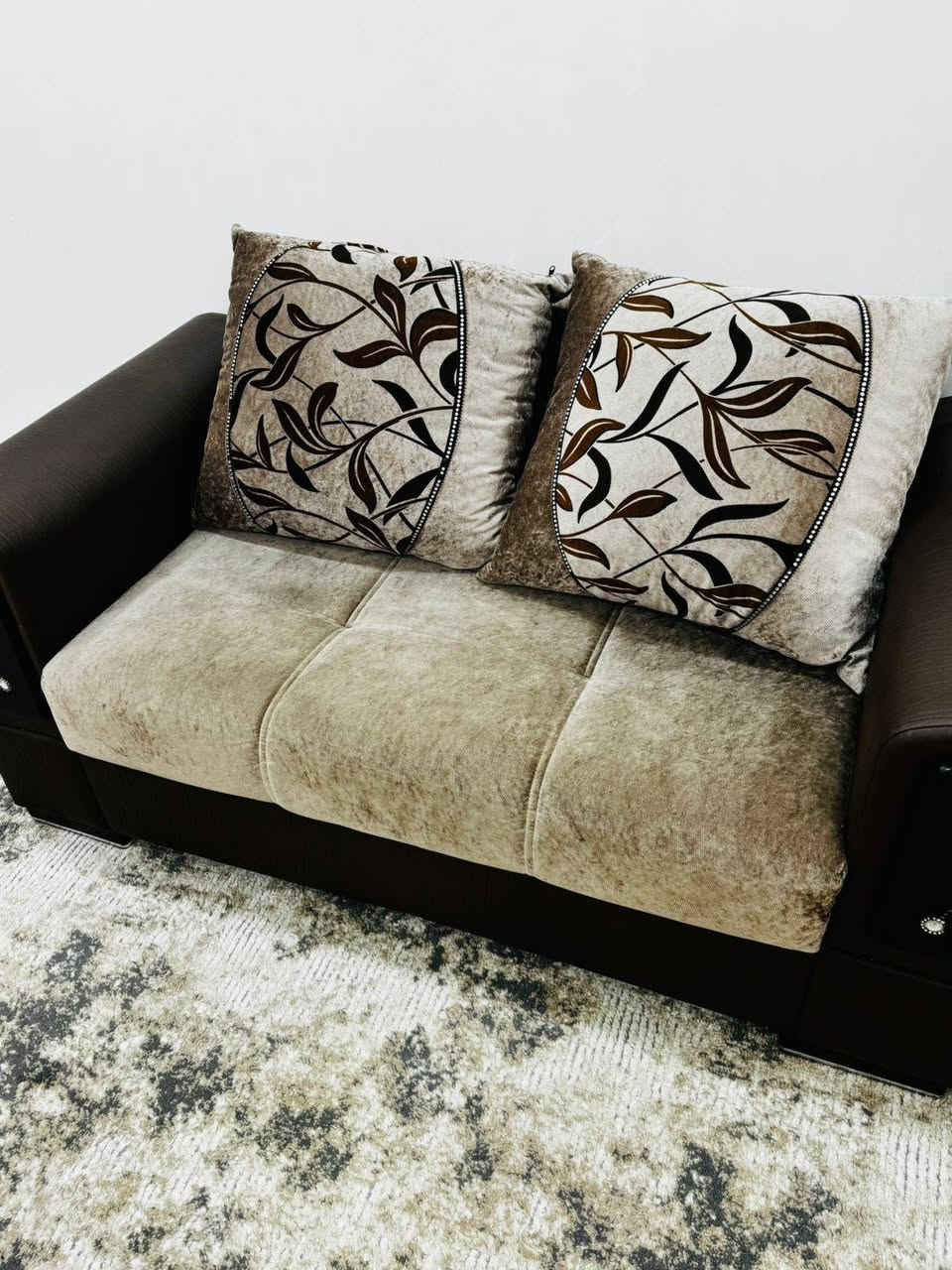 تخم للبيع ٩ مقاعد نظيف اخو جديد 

للاستفسار خاص او وتساب (***********)
