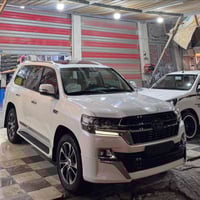 للبيع GXR 2018  محرك الحجم 4000 V6 حساس امامي خلفي بصمة تشغيل  سلايت و...