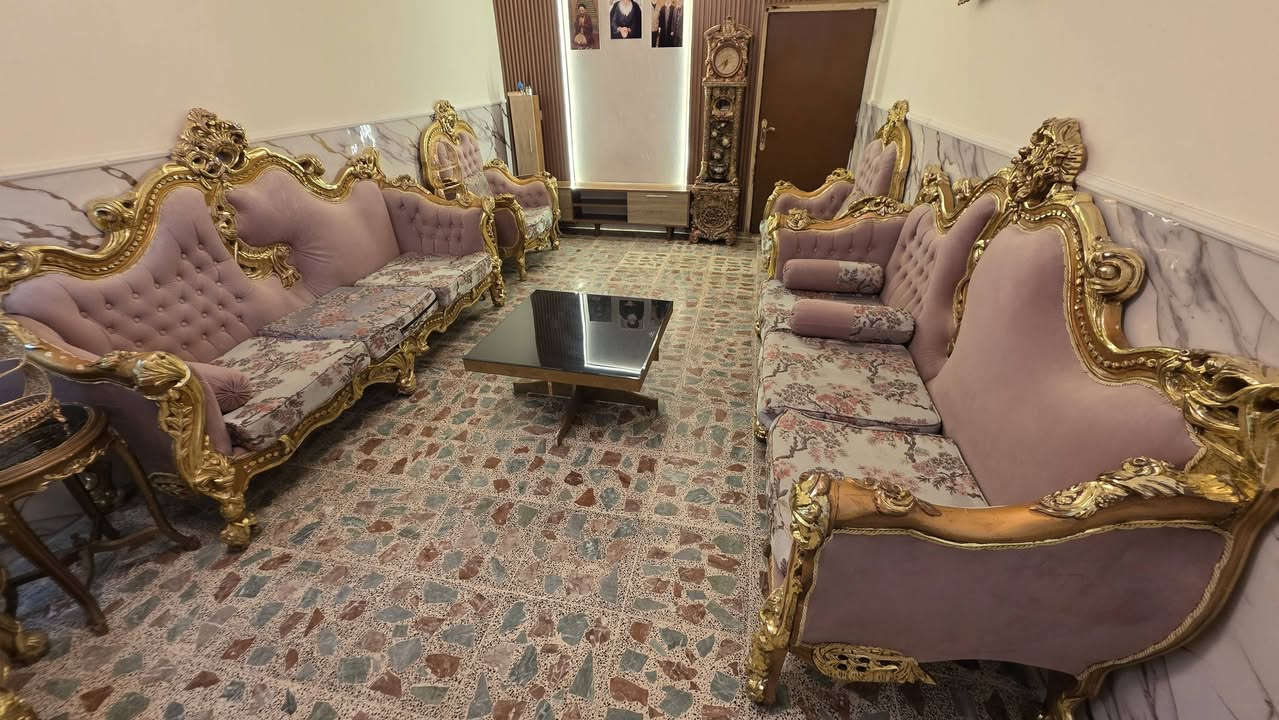 يا الله السلام عليكم للبيع ستقبال كامل يعني التخم ولثريات وفاز وساعه ولوحه يعني كول الي بلصور ابيعه  ولملحقات  الي ويا التخم  زان مصري مطلي بماء الذهب  تخم كلش قوي الله شاهد سعر قفل من الاخير مليون ونص والله مكلفني ب 5 ملايين ونص بس توازيت ع بيعته 
***********
