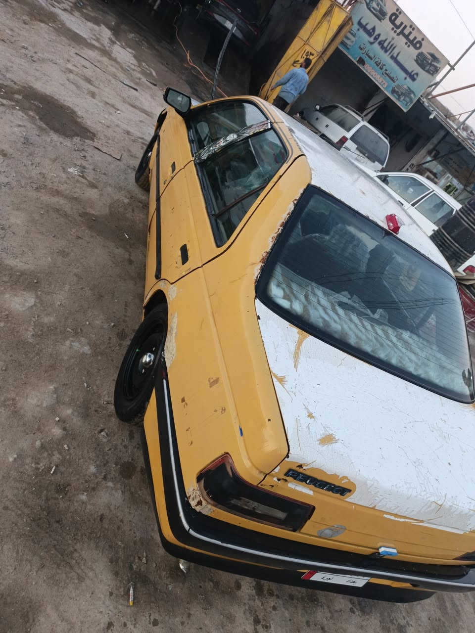 السلام عليكم بيجو 405 مديل 2010 بيه مكينه وكير كورله بيكاشو ياباني بس بيه بخار وحداديه شوي تعبانه ترايك وين مايعجبك حلو ونضيفه دوشمه جديده تخم تاير قبل شهر بدلتهن سبير نضيف عالي ناصي بيه لات لذ ومنصايه بس راعيه متيه رقمه ابيعك بدون راعي واكفلك سرقه وعشاير السعر 17 وهاذه رقمي اقره المنشور زين وتصل *********** مكاني النجف شارع المطار القديم
