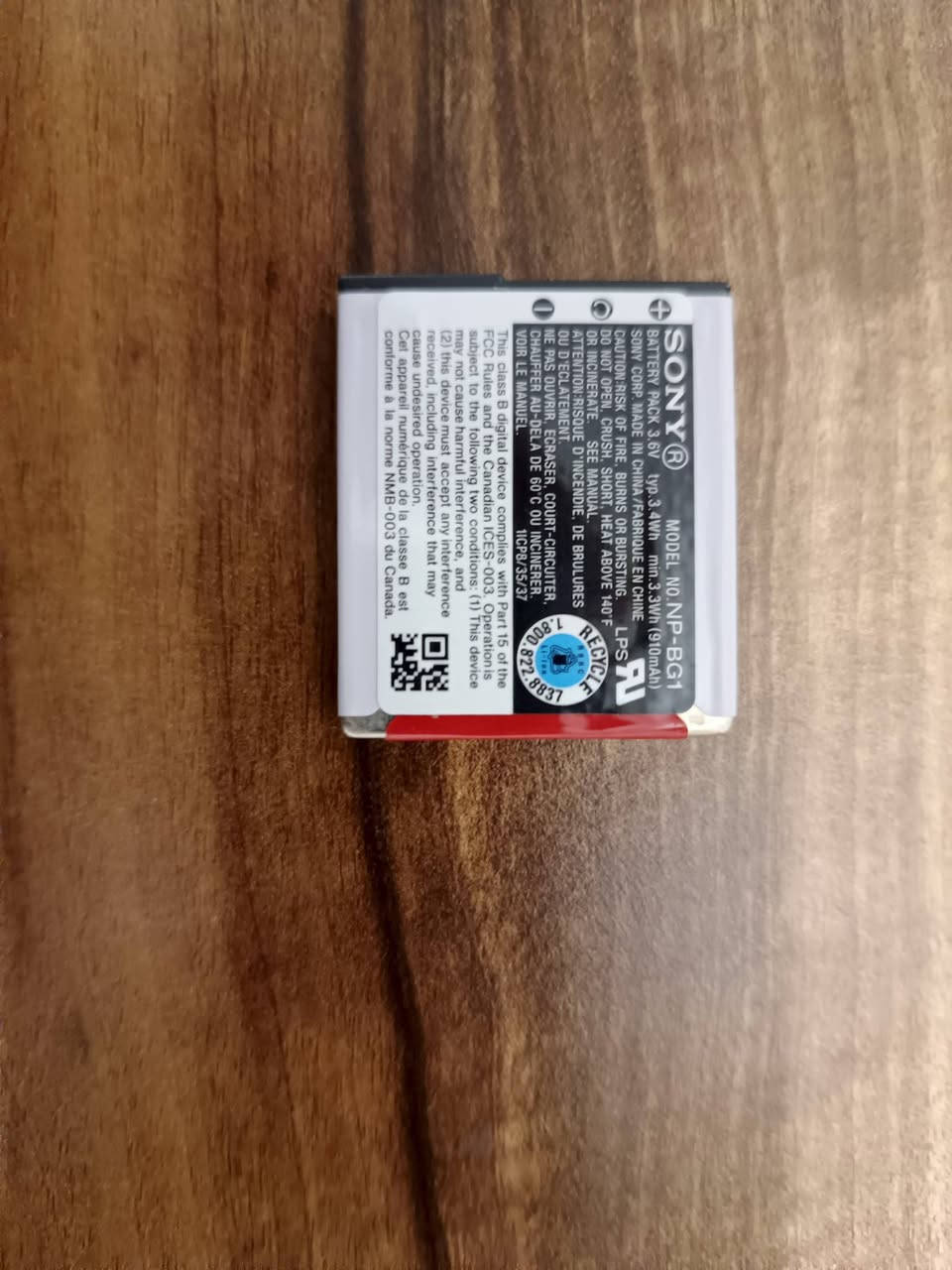 السلام عليكم
كاميرا سوني للبيع
السعر:180 الف
العنوان:بغداد حي تونس
رقم الهاتف : ***********
غير مستعمله 

الميزات الرئيسية للمنتج
تقريب رقمي
64x
اللون
أسود
نوع البطارية
ليثيوم أيون
الاتصال
يو إس بي
سلسلة
سوني سايبر شوت
تقريب بصري
16x
الأبعاد
العمق
1.33 بوصة
الارتفاع
2.35 بوصة
العرض
4.12 بوصة
وزن المنتج
6.77 أونصة

ميزات إضافية للمنتج
نوع الشاشة
شاشة LCD
دقة المستشعر
16.1 ميجابكسل
أقصى دقة فيديو
1280x720

ميزات إضافية
تقريب رقمي، USB، تصحيح العين الحمراء
حجم الشاشة
3 بوصة
اللون الخارجي
أسود

الميزات
تقريب رقمي، USB، تصحيح العين الحمراء
حجم الشاشة
3.0 بوصة
النوع
كاميرا بوينت آند شوت
نوع الكاميرا
كاميرا بوينت آند شوت
أقصى دقة
16.1 ميجابكسل
ذاكرة فلاش مدعومة
بطاقة ذاكرة ميموري ستيك ديو، بطاقة ذاكرة SDHC، بطاقة ذاكرة ميموري ستيك مايكرو، بطاقة ذاكرة SDXC، بطاقة microSDHC، بطاقة ذاكرة SD، بطاقة ذاكرة ميموري ستيك برو ديو، بطاقة ذاكرة ميموري ستيك برو ديو عالية السرعة، بطاقة ذاكرة ميكرو (مارك 2)، بطاقة ذاكرة ميموري ستيك برو-HG ديو، بطاقة ميكرو SD

معلومات المنتج
كاميرا سوني سايبر-شوت DSC-H90 كاميرا رقمية صغيرة الحجم بدقة 16.1 ميجابكسل تتيح لك التقاط صور مقربة مذهلة بالإضافة إلى مناظر طبيعية شاسعة. بفضل عدسة سوني G ذات الزاوية العريضة 24 مم ومستشعر الصور Super HAD CCD مقاس 1/2.3 بوصة، تتيح لك هذه الكاميرا الرقمية من سوني التقاط صور بجودة فائقة. يقوم وضع البانوراما الشامل في هذه الكاميرا الرقمية بدقة 16.1 ميجابكسل بدمج الصور تلقائيًا لإنتاج صورة واحدة مذهلة. بفضل التكبير البصري 16x، تُقرّب كاميرا سوني سايبر-شوت DSC-H90 الأشياء البعيدة دون فقدان الحدة. تُسهّل شاشة LCD الكبيرة مقاس 3 بوصات في هذه الكاميرا الرقمية من سوني عرض الصور وقراءة القائمة وتكوين اللقطات حتى في ظروف الإضاءة الساطعة. يكتشف الوضع التلقائي الذكي في كاميرا سوني سايبر-شوت DSC-H90 المشاهد وظروف الإضاءة والوجوه ويضبط الإعدادات
