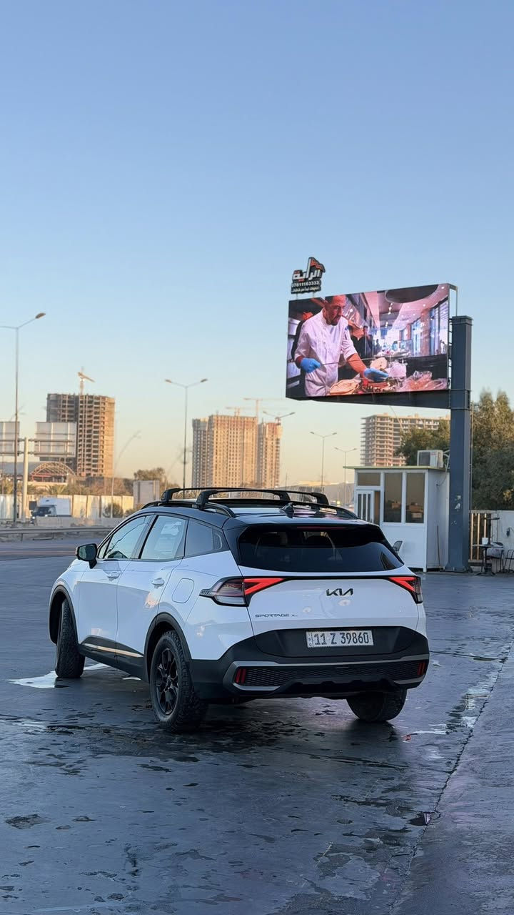 Kia sportage Xpro Prestige
كيا سبورتج اكس برو برستيج تو كلر
موديل 2023
مكينه 2.5 دوش
ماشيه 22,000mil
اعلى فئه بالسبورتج 
فور ويل
كامرات محيطيه 360ْ
رادارات توقف ذاتي
حساس امامي خلفي
تحديد مسار 
اوتو هولد
اوتو ستوب
نظام منحذرات
هاند بريك اوتو
جنطه شفط
شاشه ديجتال 4 وضعيات
4 انظمه للقياده
بانوراما 
ويل 17 تاير جبلي بلادي
تبريد قطعتين
كشنات جلد تدفئه وتبريد
خزن ميموري 
ستيرن تدفئه
شحن لاسلكي
الخ.. 
حادث السياره 3 قطع 
بنيد + جاملغ السايق +باب السايق
مكان السياره بغداد الدوره او الكراده 

‭0773 180 4969‬
السعر : 200$ وبيها مجال للشراي
‼️لايتات فول LED وكلهن شغالات بس بالتصوير مامبين .
