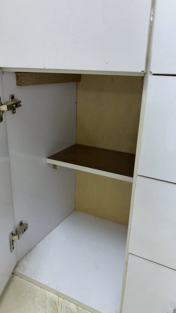 كنتور وميز مرايه 
نظيفات 
السعر نهائي 120 
المكان الكراده


**إذا كنت صاحب هذا الإعلان وتريد حذفه لأي سبب، رجاءا أرسل رسالة إلى الدعم الفني**
