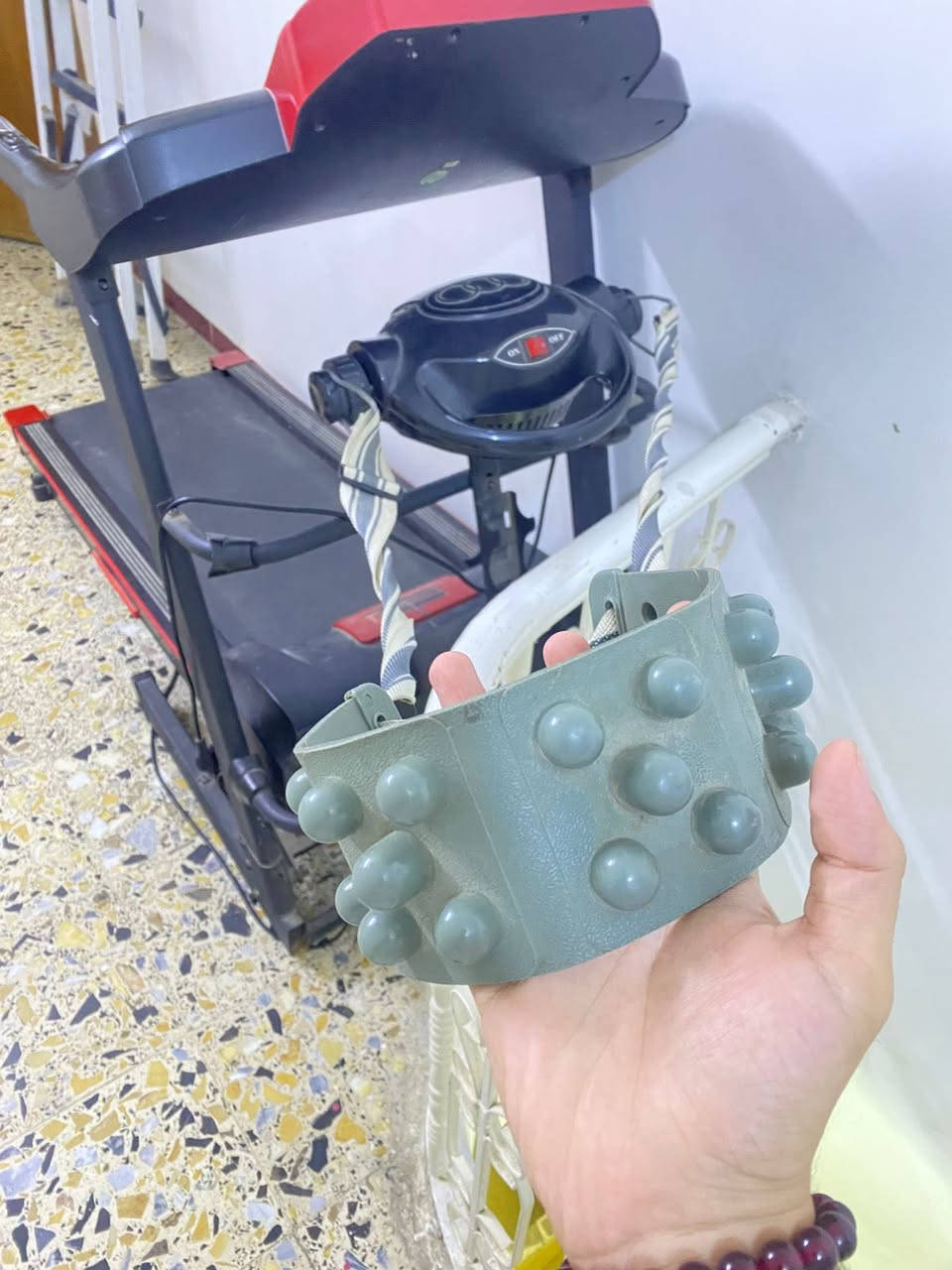 سلام عليكم عندي جهاز ركض (كارديو) مختص لتخفيف الوزن ويكون جبلي وعادي وفيه جاهز رجاج للبطن والسعر 300 وبي مجال السعر  لتواصل على الواتساب فقط ***********
