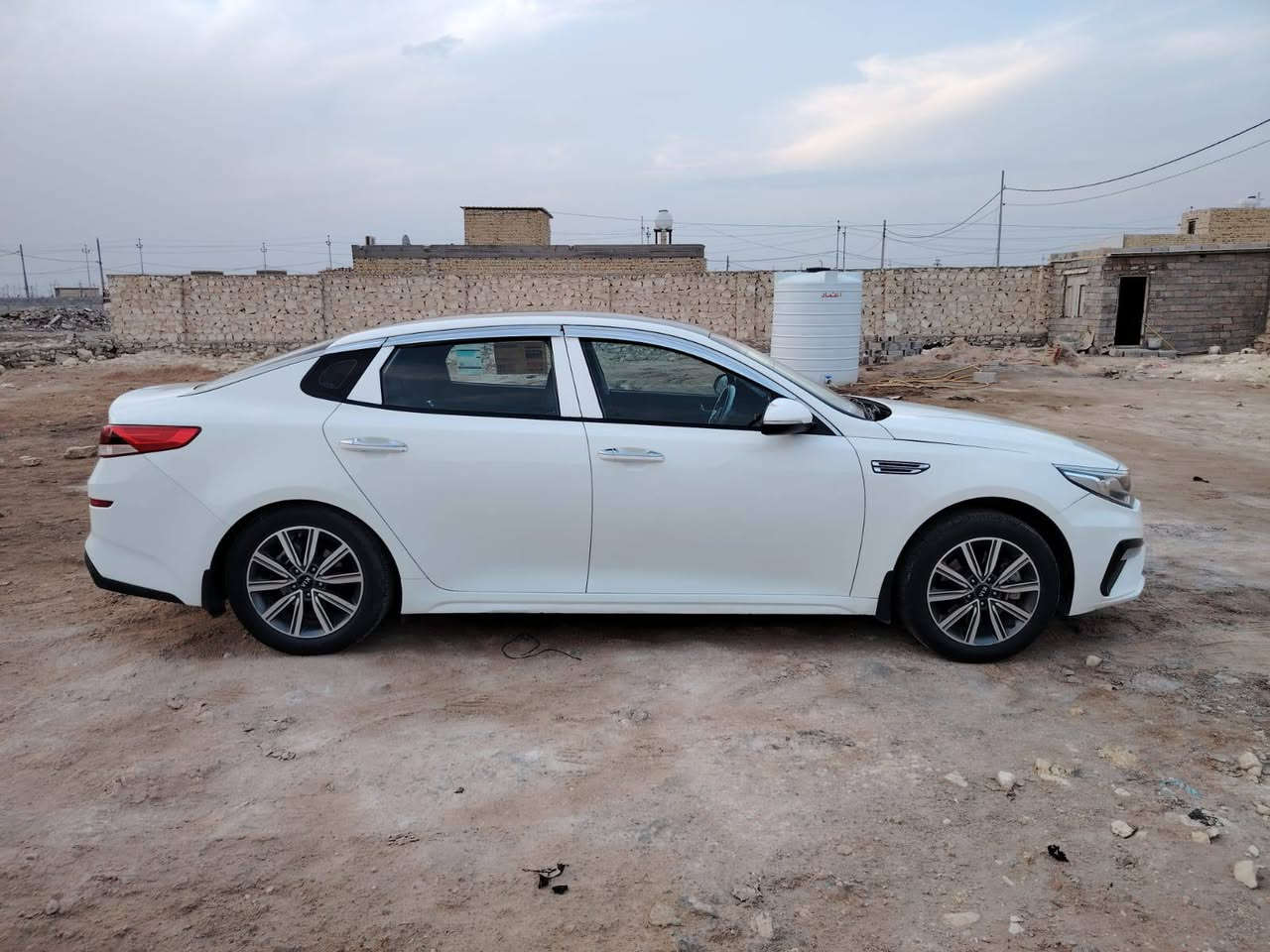 السلام عليكم. كيا اوبتيما 2022. غاز بلادي.  رقم قادسيه. انكليزي.
مواصفات  رادار. امامي خلفي.  وجانبي.  سايد  بريك  بصمه    ماشيه 100 الف اصل.  
  ظرر.  ربع جاملغ فقط صبغ بدون ايرباك.   
 مكانها ديوانيه المركز.  
 السعر 177 وبي مجال حك الجيه ‏‪***********‬‏
