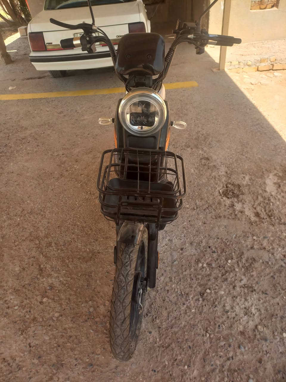 دراجة شحن HIS حجم 20
نوعية راقية 
جديدة أستخدام شهر
ستاند موبايل 
بصمة سويج كارت 
شاحنتين اصليات
قفل تاير
انذار سرقة
سلة اغراض
دبل اشارة ولايت عالي
5بطاريات 
تايرات جدد ولكن فقط الخلفي بي بنجر او زرف صغير تكدر تسوي بفتيلة
4 سرعات بلشاشة تمشي 35 وبلحقيقة اكثر
السعر 410 وبيها مجال
مكان بغداد تقاطع النهروان ***********@
