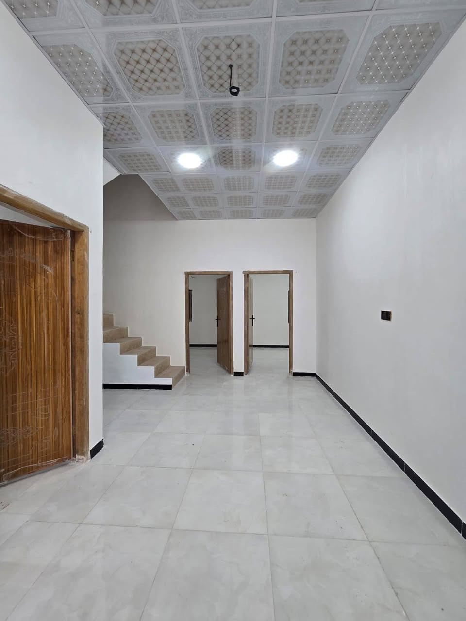 دور سكن للبيع بناء 2025
جنس العقار طابو ملك صرف زراعي بسم عراقي اصولي سند ٢٥

#المساحه240متر

يحتوي البيت على غرف  منام2
و ديوان
و مطبخ 
او مناور
و صاله و وصحيات داخلي وخارجي 
كراج ساره حديقه
العنوان بصره كوت ثوني مقبيل صنعيه حمدان100متر
موقع راقي 😎 

جميع الخدمات متوفره ماء كهرباء شارع 8 
شغل البيت كله درجة أولى

السعر75 مليون  و بي مجال للشراي
للاستفسار تصل‪ ***********
ابو رقيه
