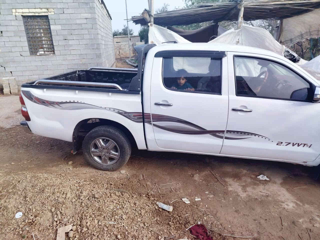 سلام عليكم للبيع هايلوكس 2013 كويتي شاصي 19كير عادي  رقم بصره كفاله كير ومحرك وشاصي كهربائيات كلها شغاله بيها تبديل جاملق امامي وبيها بارد قليل بلقماره سياره جديده حداديه جديده تخم تاير السعر145وبيها مجال قليل المكان ميسان للاستفسار اتصل ***********مكلف بنشر
