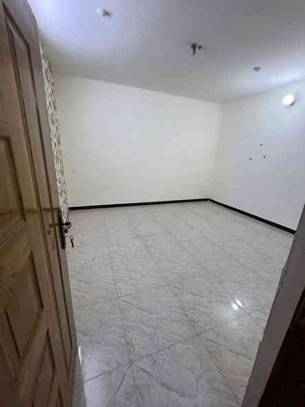 #للايجار_في_السيديه
————————————————
🏠طابق ثاني مساحه 120م نضيف جدا

يحتوي على غرفتين نوم وصاله ومطبخ وخدمات

بدل الايجار:-650الف 💵

✨قرب كل الخدمات✨
———————————————-
#للاستفسار__والتواصل
***********عبدالله مكتب التاج👑
