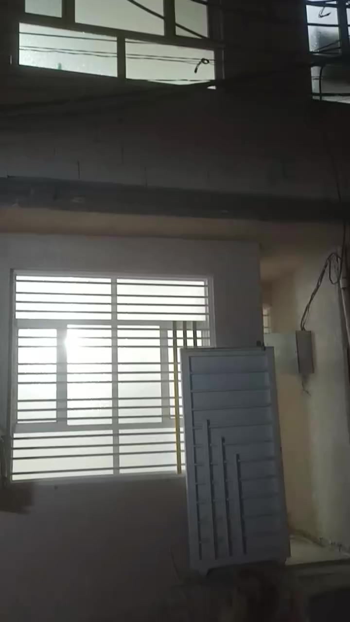 السلام عليكم شقه للايجار طابق ارضي خلف فندق البارون واله مدخل ثاني من حي العباس الفرع الاول جديده كلش لعائله صغيره ايجاره قفل ب300 وباقي التفاصيل بلفديو ***********
