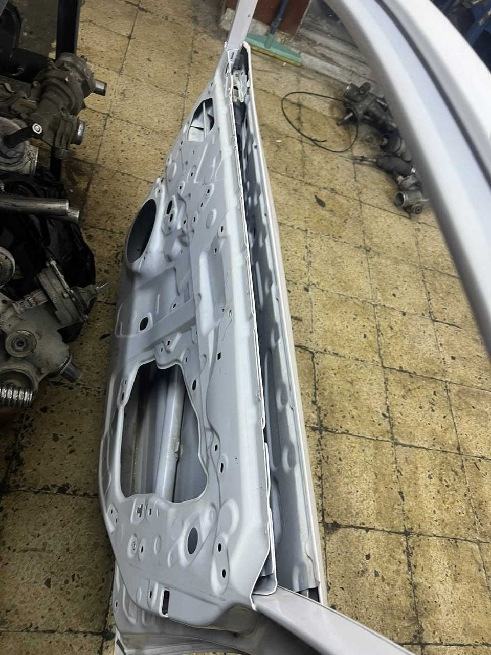 السلام عليكم باب كورلا شكل الامريكي بيه ضربه مثل ماموضح ترجع بارد للبيع ***********
