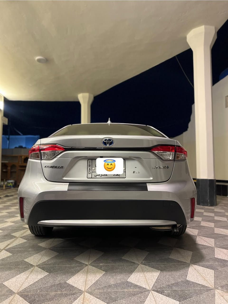 السلام عليكم
كورلا موديل 2022 وارد امريكي هايبرد مواصفات LE شاشة كبيرة  بصمة تشغيل دخول ذكي رادارات جانبية رادار أمامي توقف ذاتي لايت امامي ليد سايد بريك بصمة كاميرا خلفية دوارة EV MODE /MODE DRIVER/ AUTO HOLD 
رقم بغداد بأسمي ماشية 124  الف كيلو ضررها باب السائق والباب خلف السائق  ونص الچاملغ الامامي ايرباك بردة فقط بدون شواصي بدون تكم فقط حادث خارجي 
*ملاحظة بيهة بارد بذيل الجاملغ الخلفي الايسر 
بچم كبس شركة  كهربائيات گير محرك بطارية كلها على البلاد شرط
السعر 139 ورقة وبيهة مجال بيع مستعجل 
للإستفسار :- ***********
