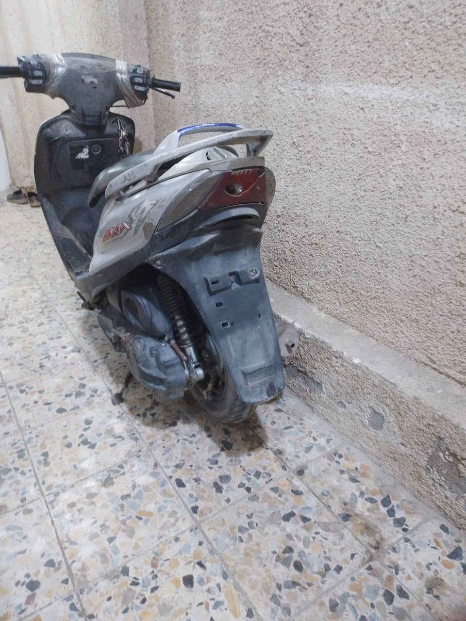 دراجه ماكس للبيع نضيفه مكينه مقفوله شغله سلف هندر العنوان بغداد شعب سعر250بهه مجال ***********
